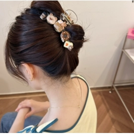 Cute cartoon biscuit clip, women's new high-end hair clip, back of the head, spring and summer shark clip headband